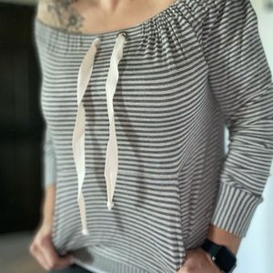 Elan off the shoulder shirt - size medium